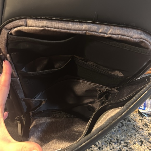 Nomadic 20L Backpack in black. Like new, used once - Picture 2 of 11